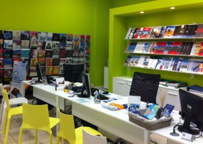 arredamento agenzia viaggi